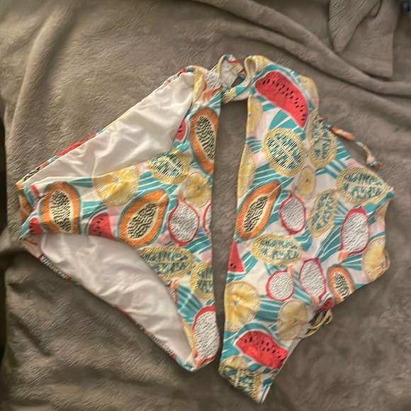 Bikini - Picture 1 of 1